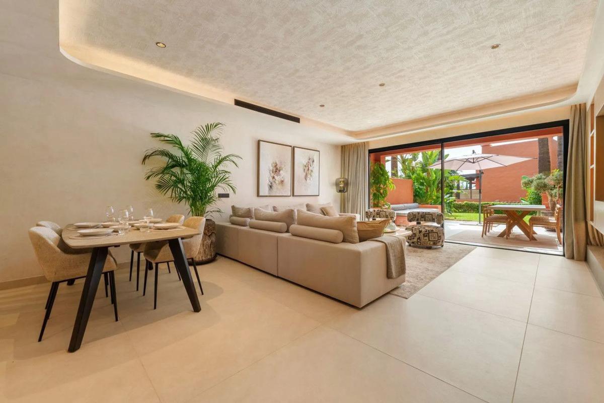 Sprzedaż szeregowego domku w  Barrio Lomas de Marbella Club , Marbella photo 4