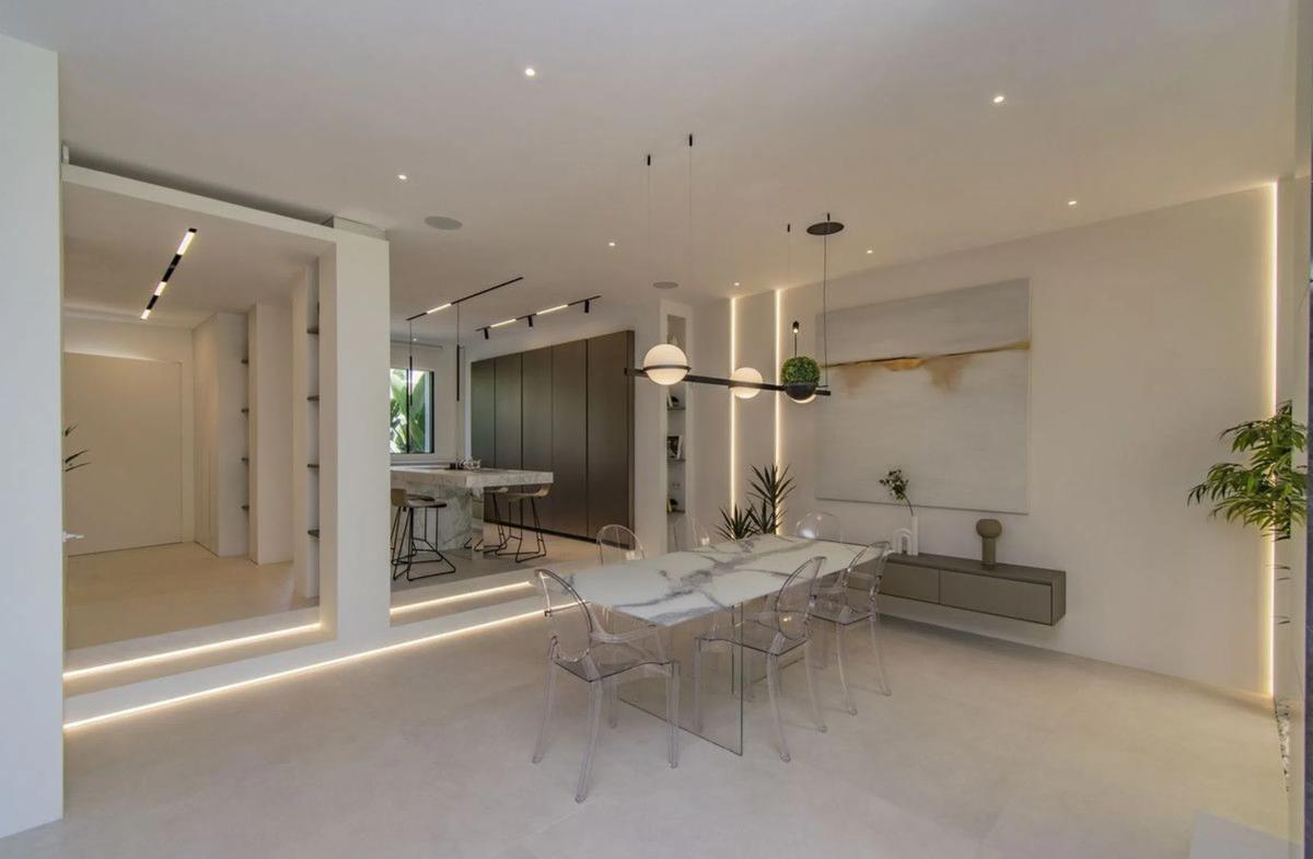 Venta de chalet adosado en ኡርባኒሳሲኦን ፑኤንቴ ሮማኖ , Marbella photo 1