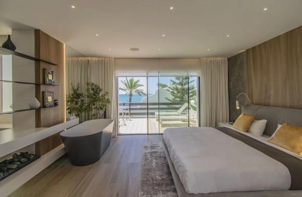 Terraced house for sale at  ኡርባኒሳሲኦን ፑኤንቴ ሮማኖ , Marbella photo 4