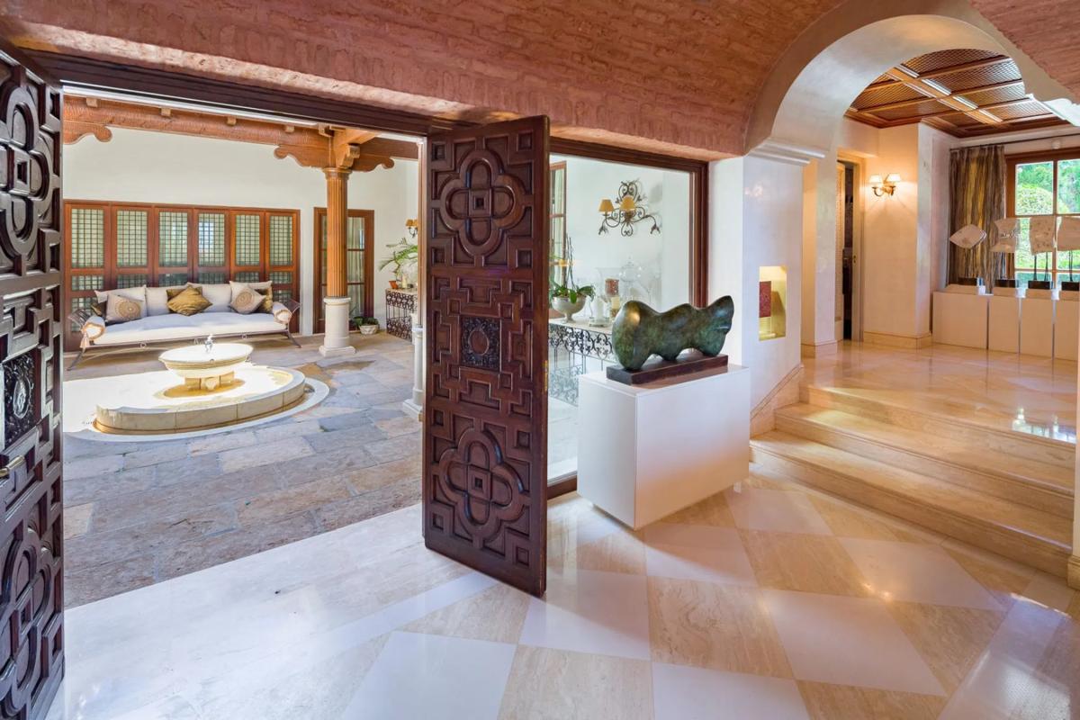 Sprzedaż niezależnego domku jednorodzinnego w Barrio Sierra Blanca, Marbella photo 3