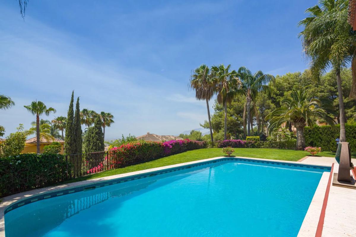 Sprzedaż niezależnego domku jednorodzinnego w Barrio Sierra Blanca, Marbella photo 4