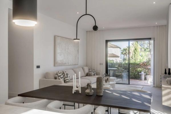 Apartment for sale in  Lugar Urbanizacion Altos Reales, 12, Marbella photo 2