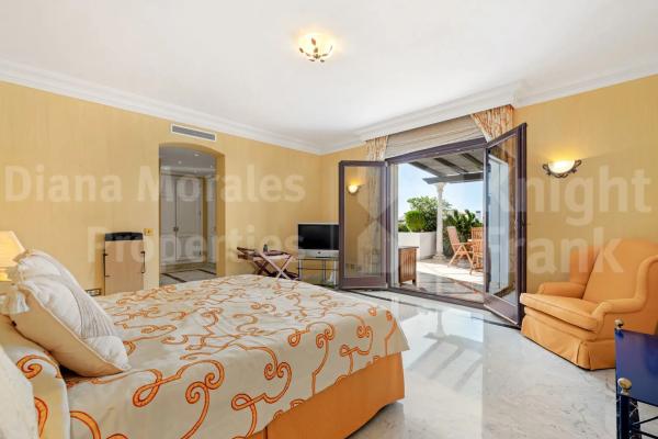 Duplex for sale on Barrio Sierra Blanca, Marbella photo 1