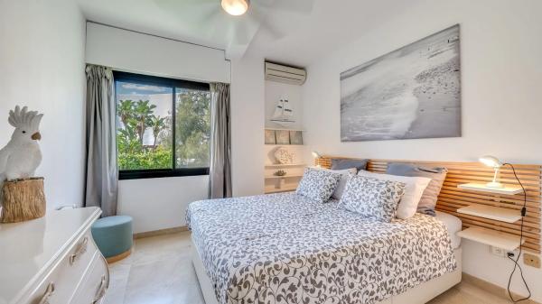 Piso en venta en Calle Sierra Bermeja, Marbella
photo 1