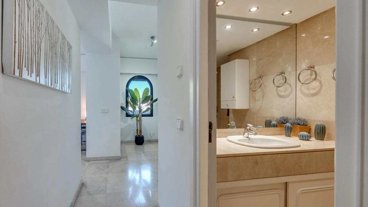 Sale of apartment in Calle Sierra Bermeja, Marbella
photo 3