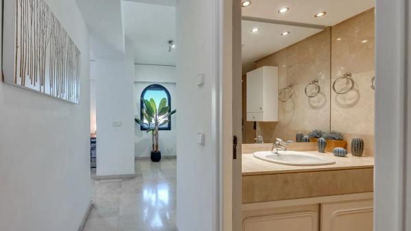 Piso en venta en Calle Sierra Bermeja, Marbella
thumbnail 2