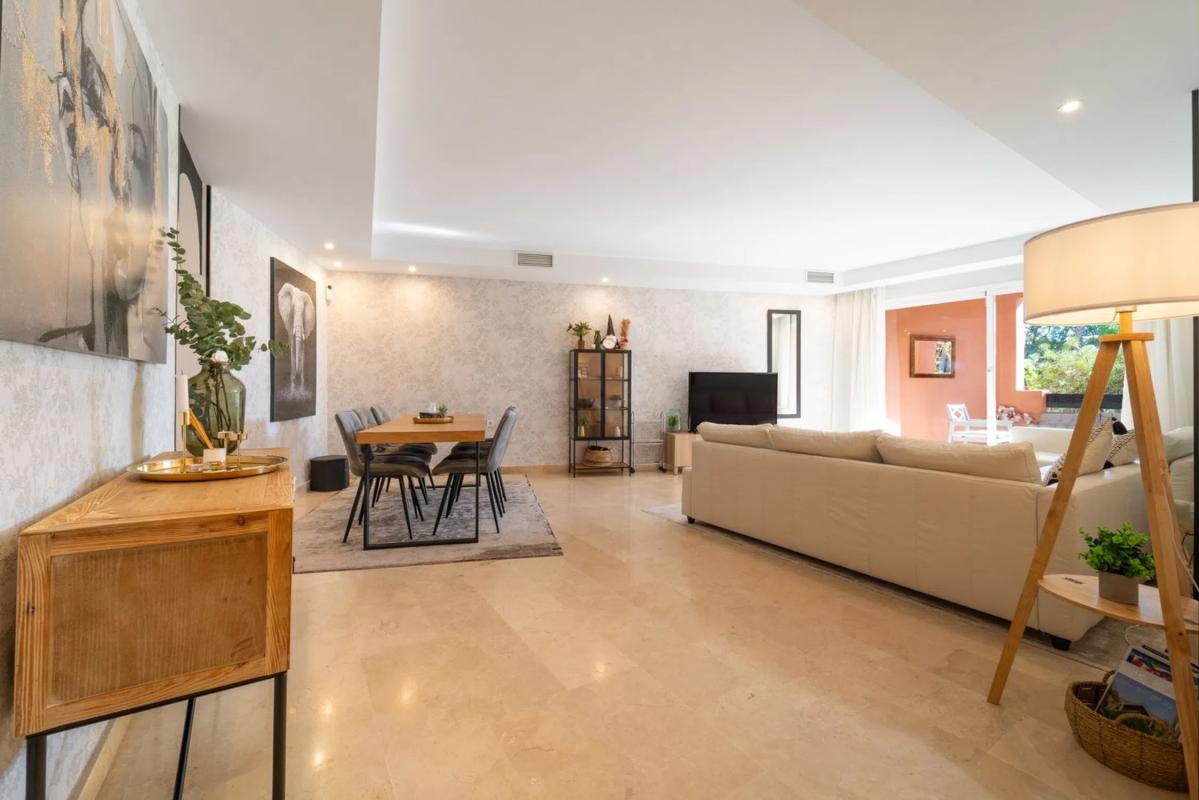 Sale of apartment in Barrio Las Lomas de Río Verde, Marbella
 photo 2