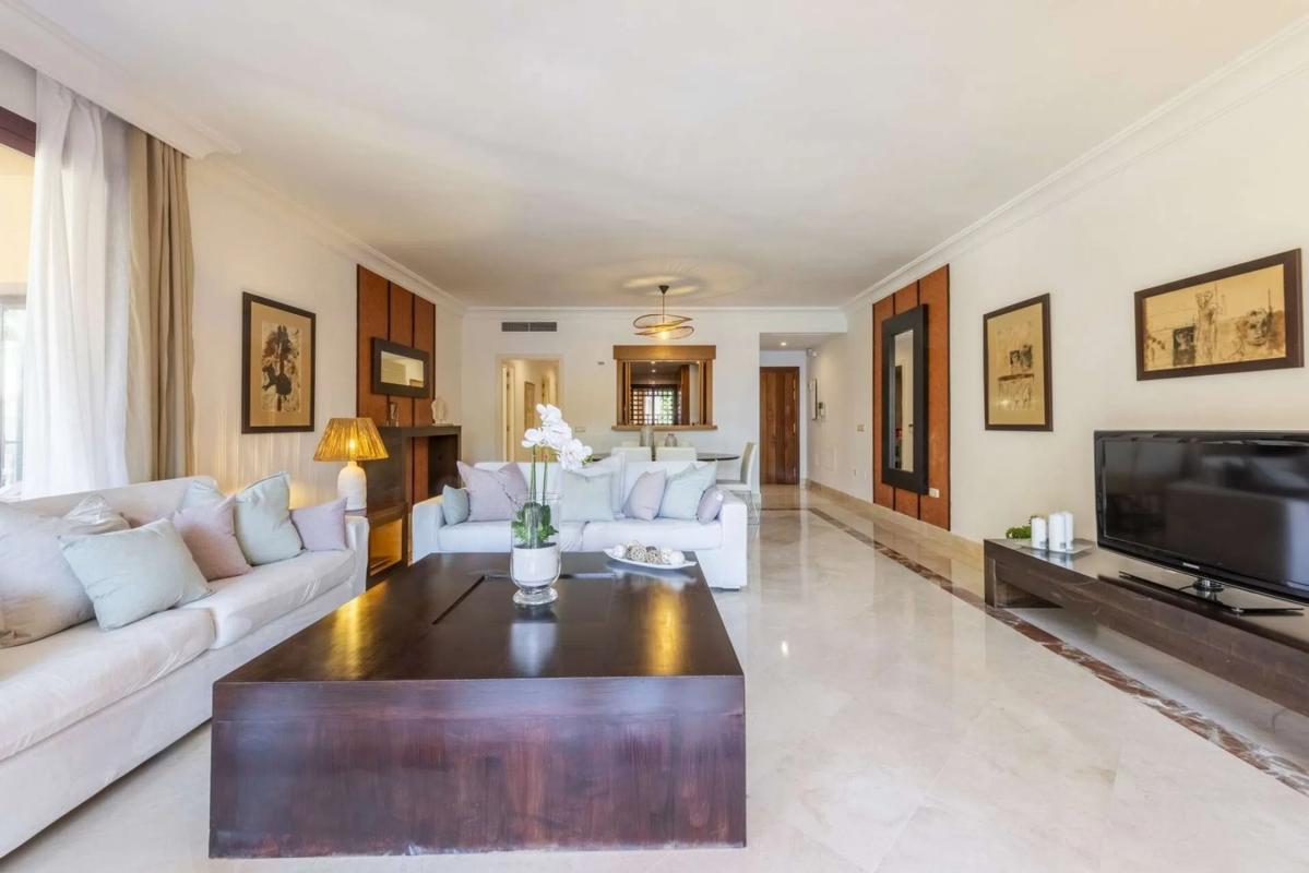 Sale of apartment in Barrio Nagüeles, Marbella
 photo 2