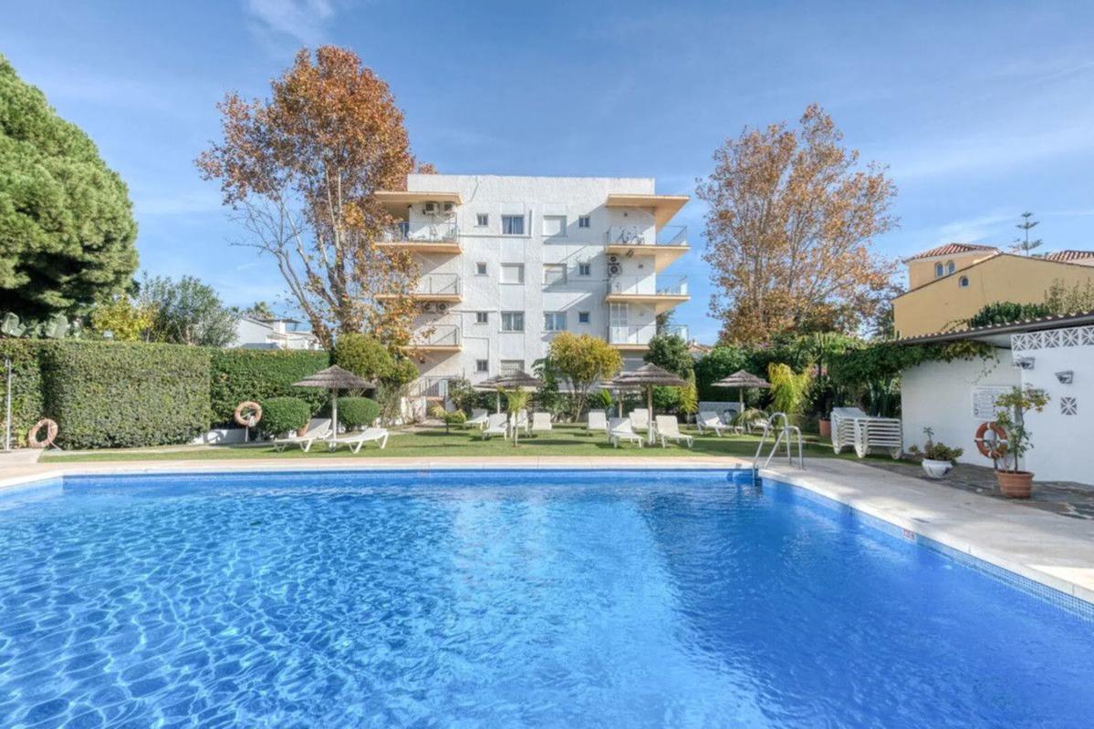 Sale of apartment in Urbanizacion Rio Verde Playa, Marbella
photo 1