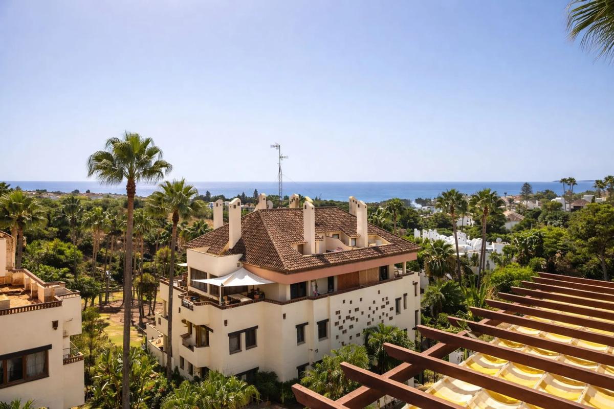 Venta de duplex en Calle Sierra Bermeja, Marbella photo 1