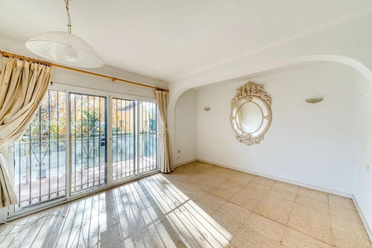 Sale of apartment in Calle Marques Ivanrey, 26, Marbella
photo 2