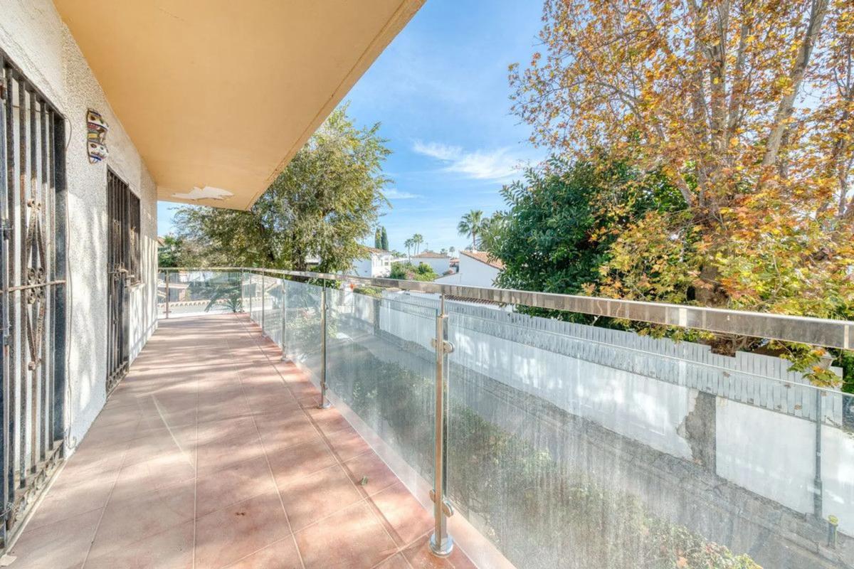 Sale of apartment in Calle Marques Ivanrey, 26, Marbella
photo 3