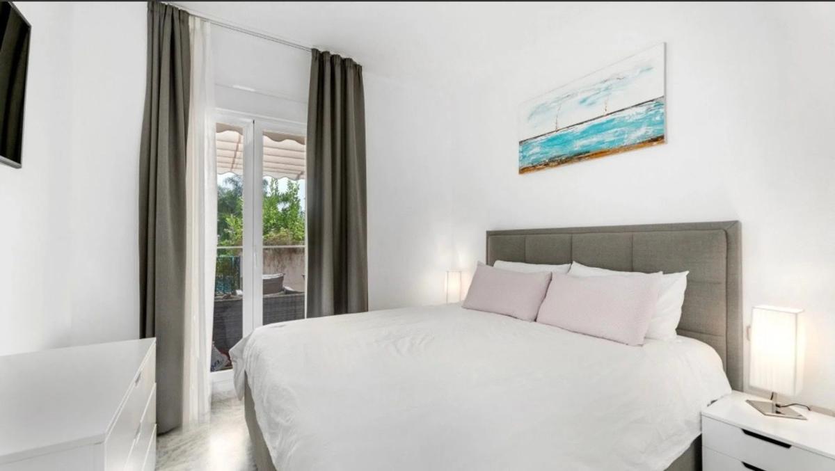 Sale of apartment in Bulevar Príncipe Alfonso de Hohenlohe, 16, Marbella
 photo 2