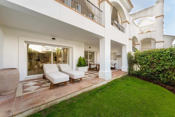 Piso en venta en Urbanización Marbella Hill Club, 4, Marbella
photo 1