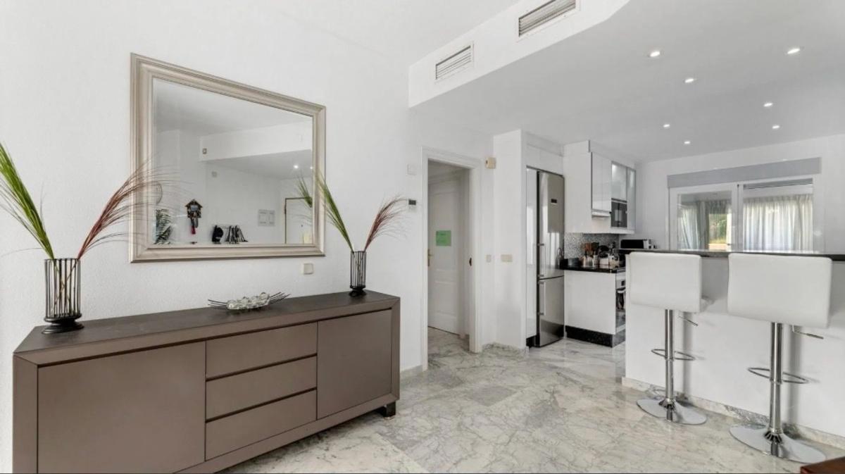 Sale of apartment in Bulevar Príncipe Alfonso de Hohenlohe, 16, Marbella
 photo 5