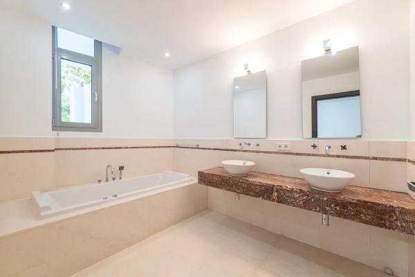 Terraced house for sale at Calle Verdi , Marbella photo 1