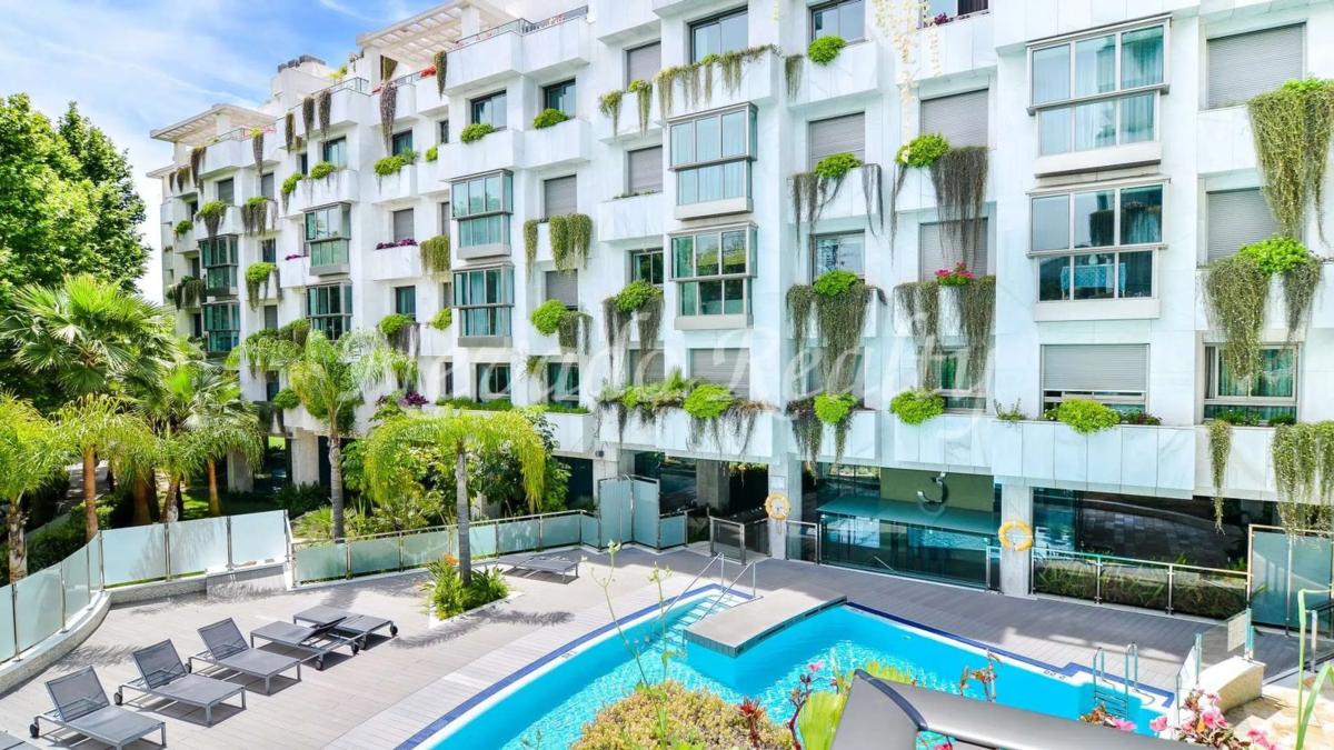 Sale of apartment in Lugar Urbanizacion el Capricho, Marbella
 photo 2