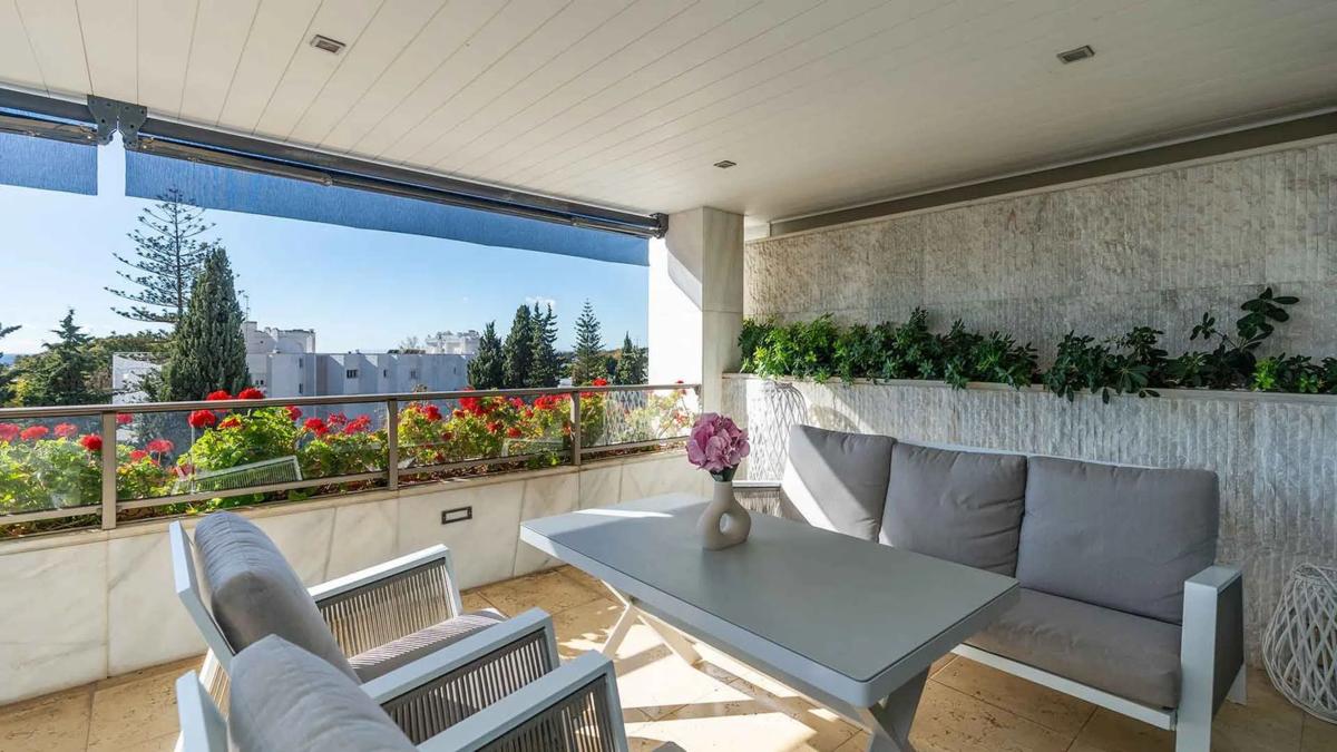 Sale of apartment in Lugar Urbanizacion el Capricho, Marbella
 photo 3