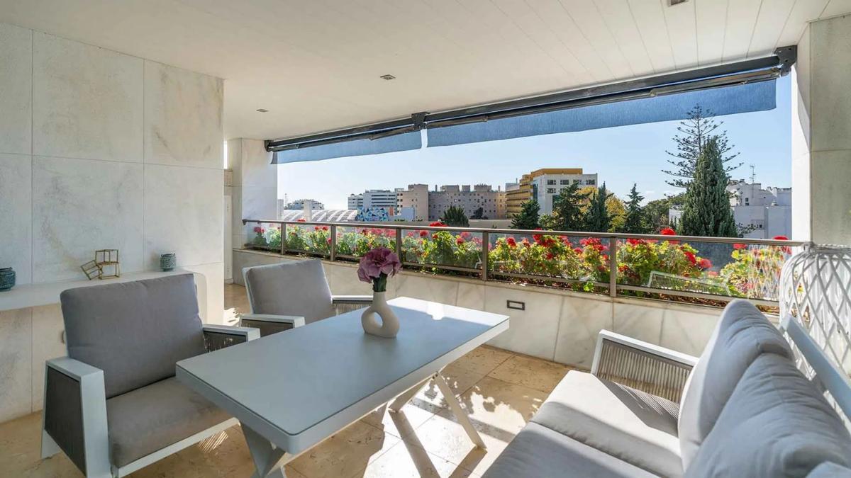Sale of apartment in Lugar Urbanizacion el Capricho, Marbella
 photo 4
