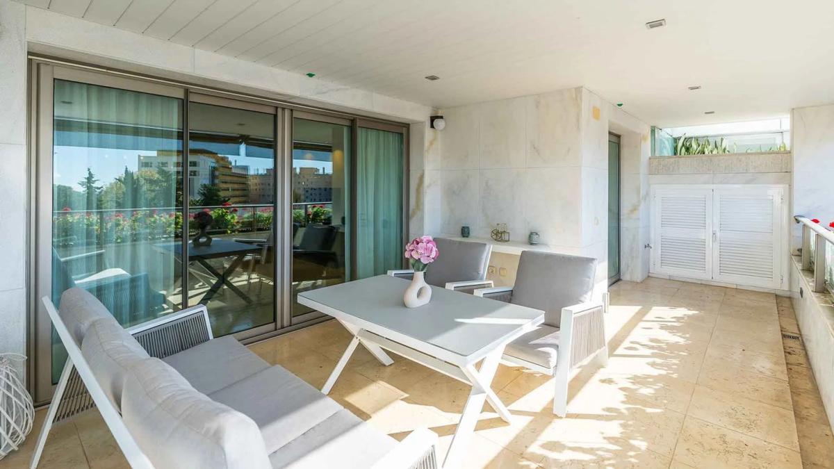 Sale of apartment in Lugar Urbanizacion el Capricho, Marbella
 photo 5