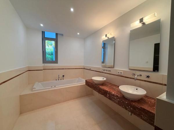 Chalet pareado en Lugar Urbanizacion Sierra Blanca, 179 a thumbnail 2