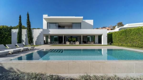 Частный шале на продаже в  Barrio Lomas de Marbella Club, Марбелла photo 1