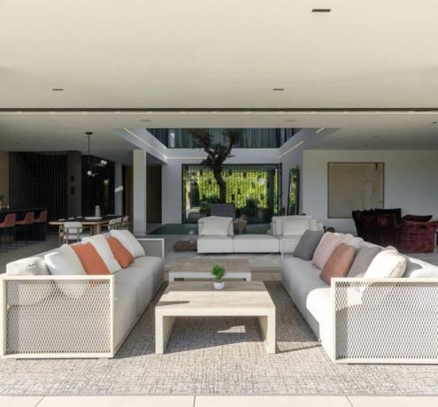 Частный шале на продаже в  Barrio Lomas de Marbella Club, Марбелла photo 2