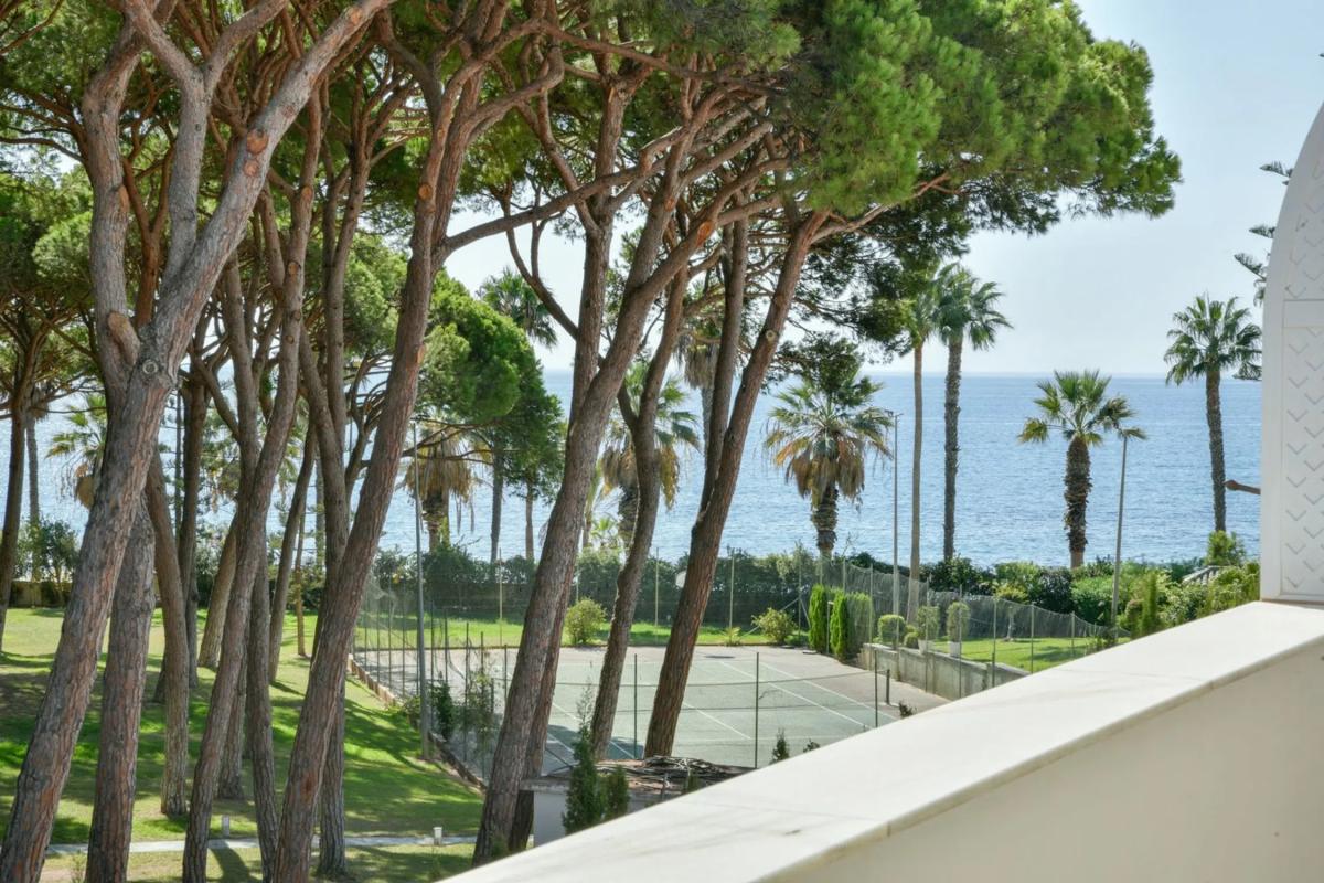 Venta de chalet adosado en Vía , Marbella photo 1