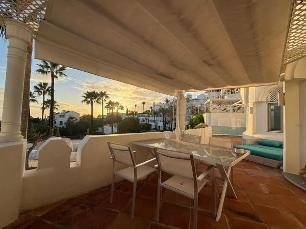 Piso en venta en Calle Lago de los Cisnes, 1, Marbella
photo 1