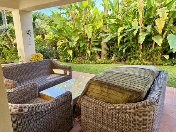 Chalet wolnostojący na sprzedaż w  Urbanizacion Altos Reales, 10 A3, Marbella photo 2