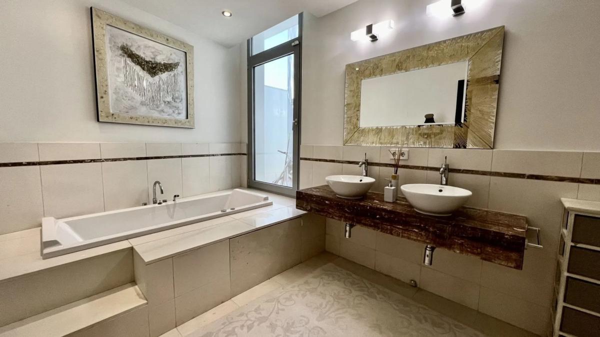 Venta de chalet adosado en  Calle Verdi, 38 , Marbella photo 2