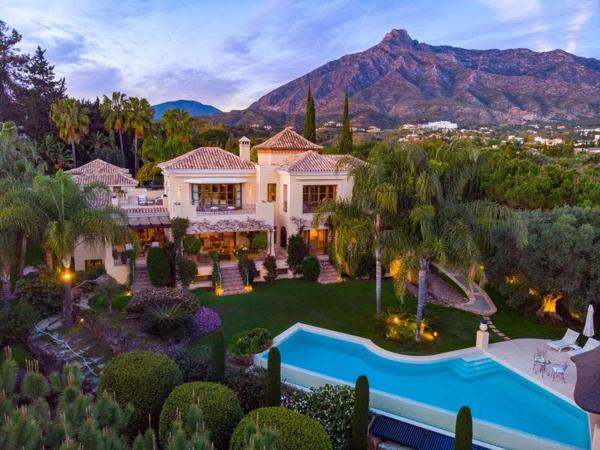 Частный шале на продаже в  Barrio Lomas de Marbella Club, Марбелла photo 1