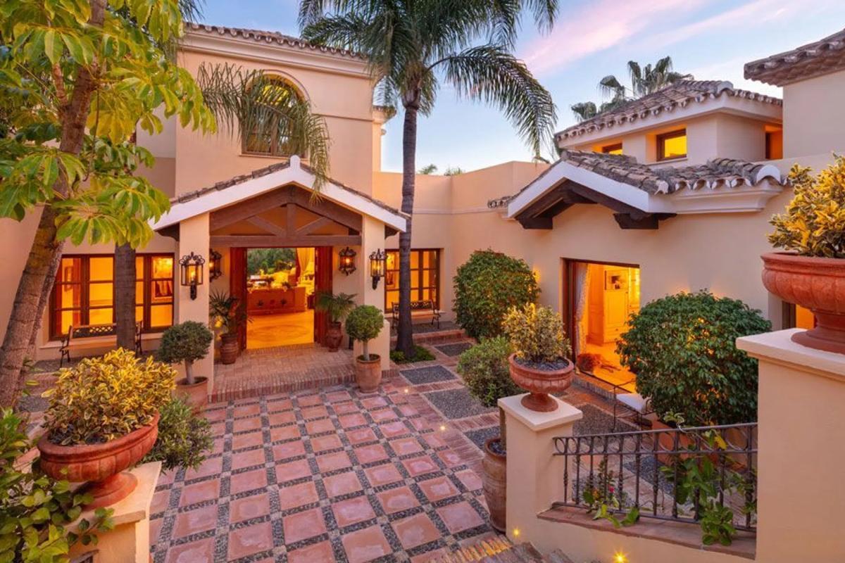 Sale of independent chalet in Barrio Lomas de Marbella Club, Marbella
 photo 2