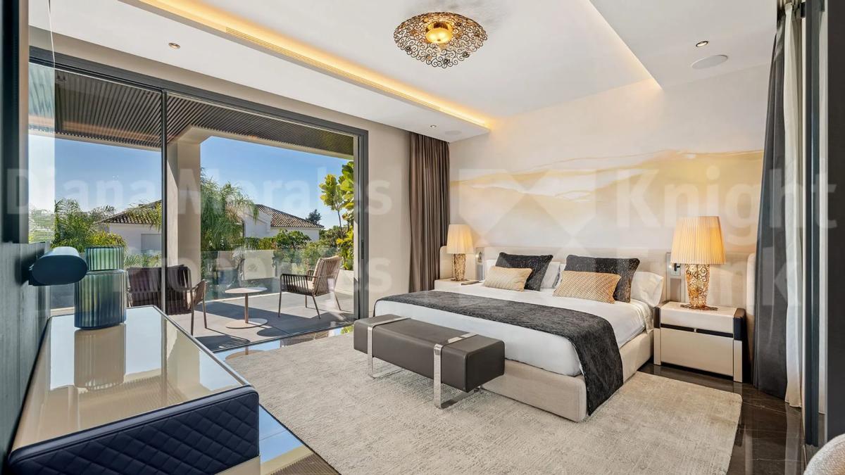 Продажа отдельного шале в  Barrio La Carolina-Guadalpín, Марбелла photo 4