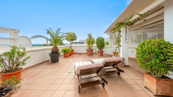 Penthouse for sale at Bulevar Príncipe Alfonso de Hohenlohe, Marbella photo 1
