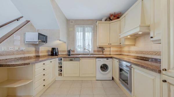 Penthouse for sale at Bulevar Príncipe Alfonso de Hohenlohe, Marbella thumbnail 1