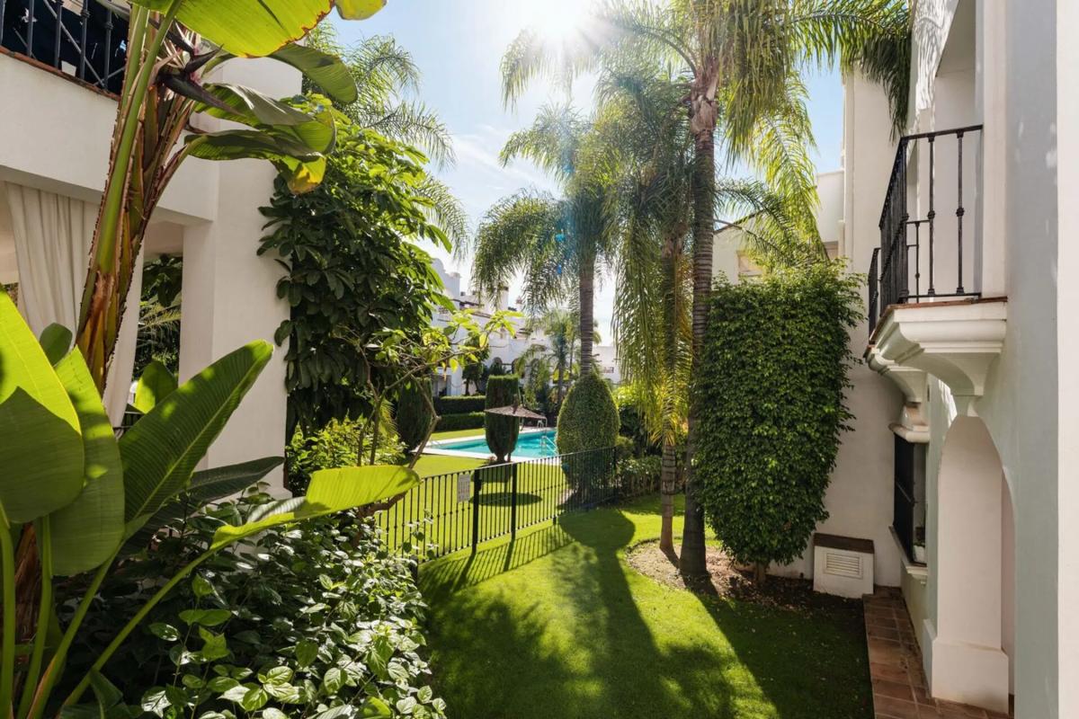 Sale of apartment in Calle Lago de los Cisnes, 1, Marbella
 photo 2
