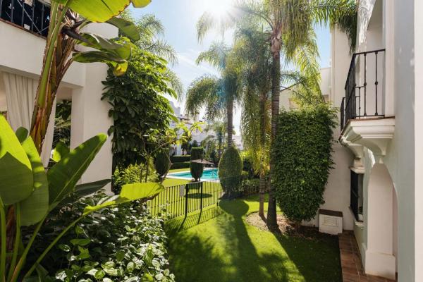 Piso en venta en Calle Lago de los Cisnes, 1, Marbella
thumbnail 1