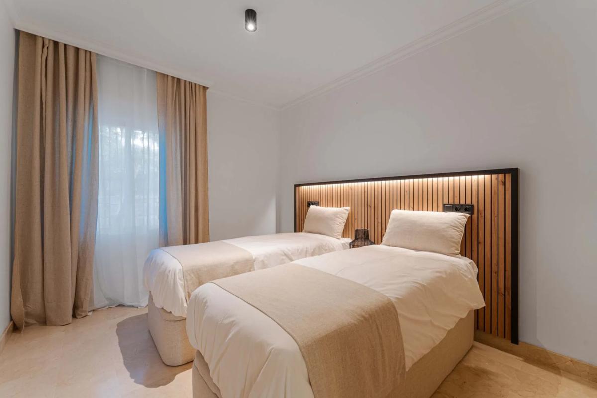 Sale of apartment in Calle Lago de los Cisnes, 1, Marbella
 photo 3