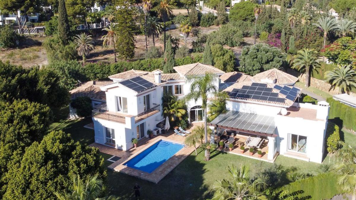 Sale of independent chalet in Calle Sierra Nevada, Marbella
photo 1
