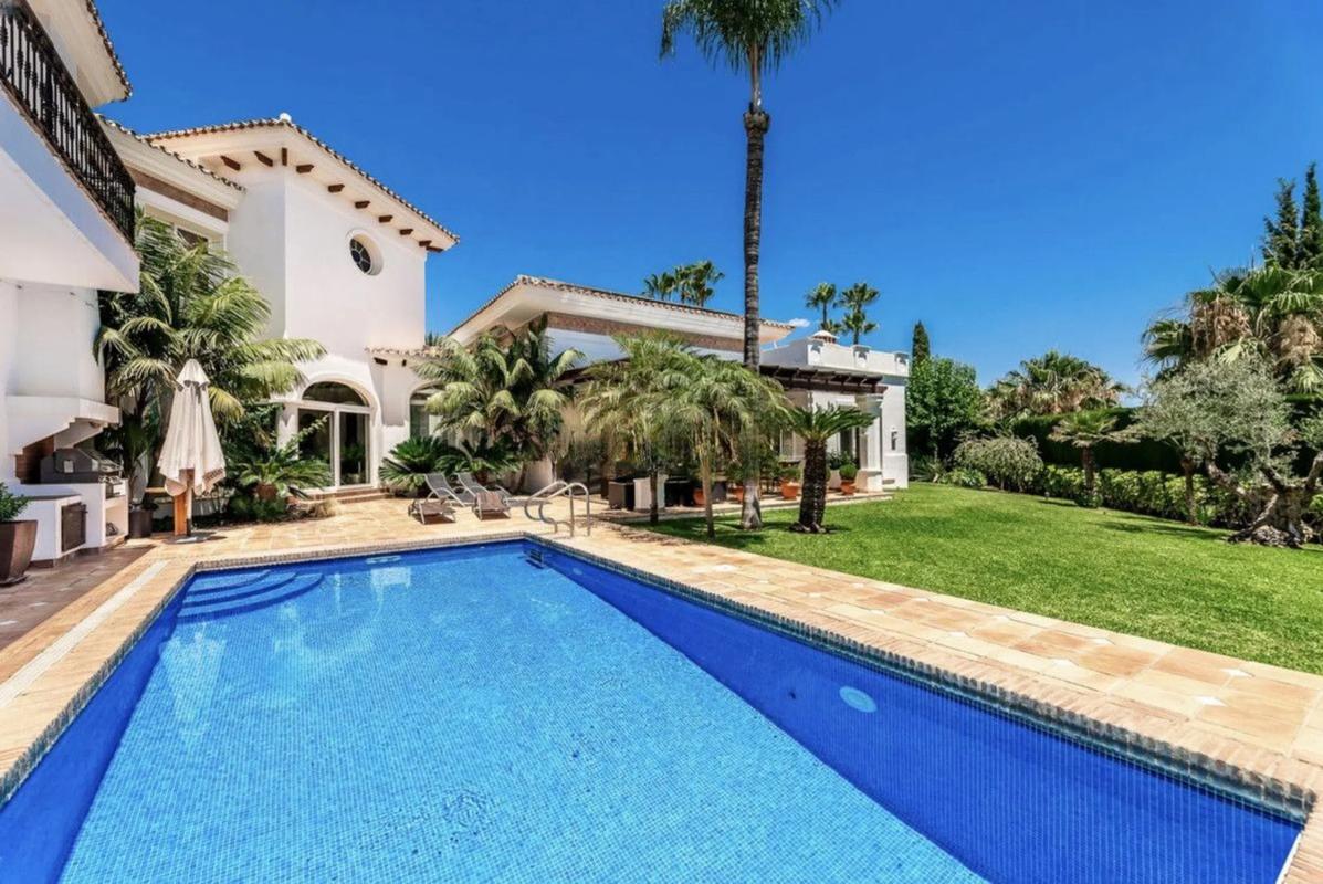 Sale of independent chalet in Calle Sierra Nevada, Marbella
photo 4