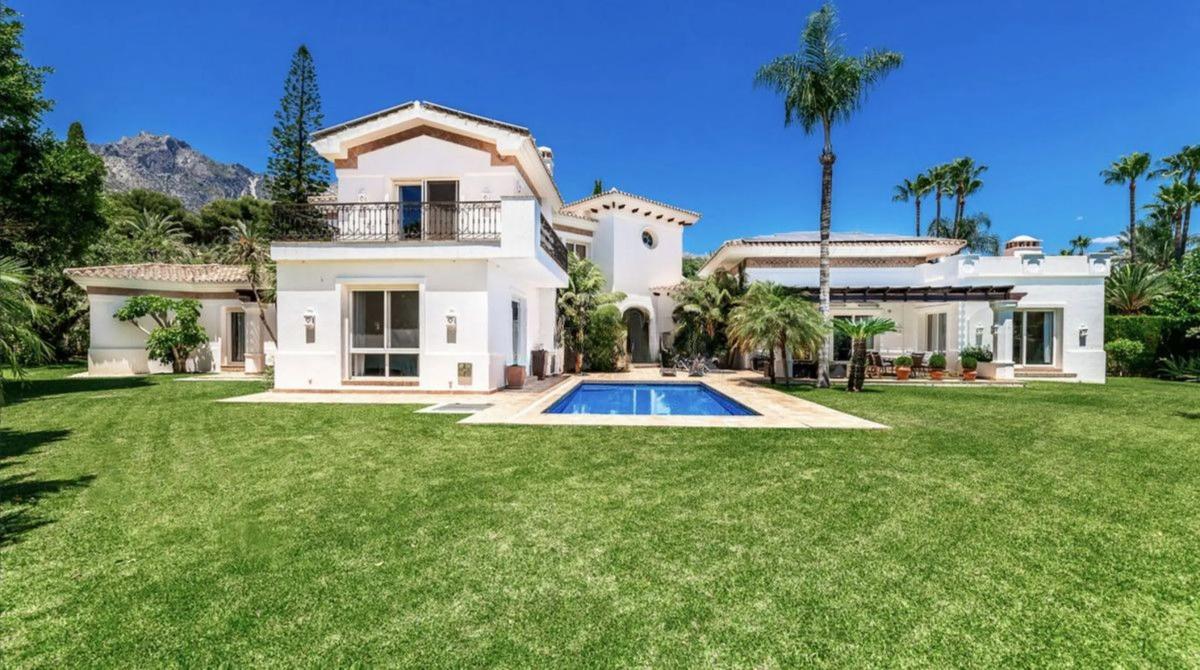 Sale of independent chalet in Calle Sierra Nevada, Marbella
photo 5