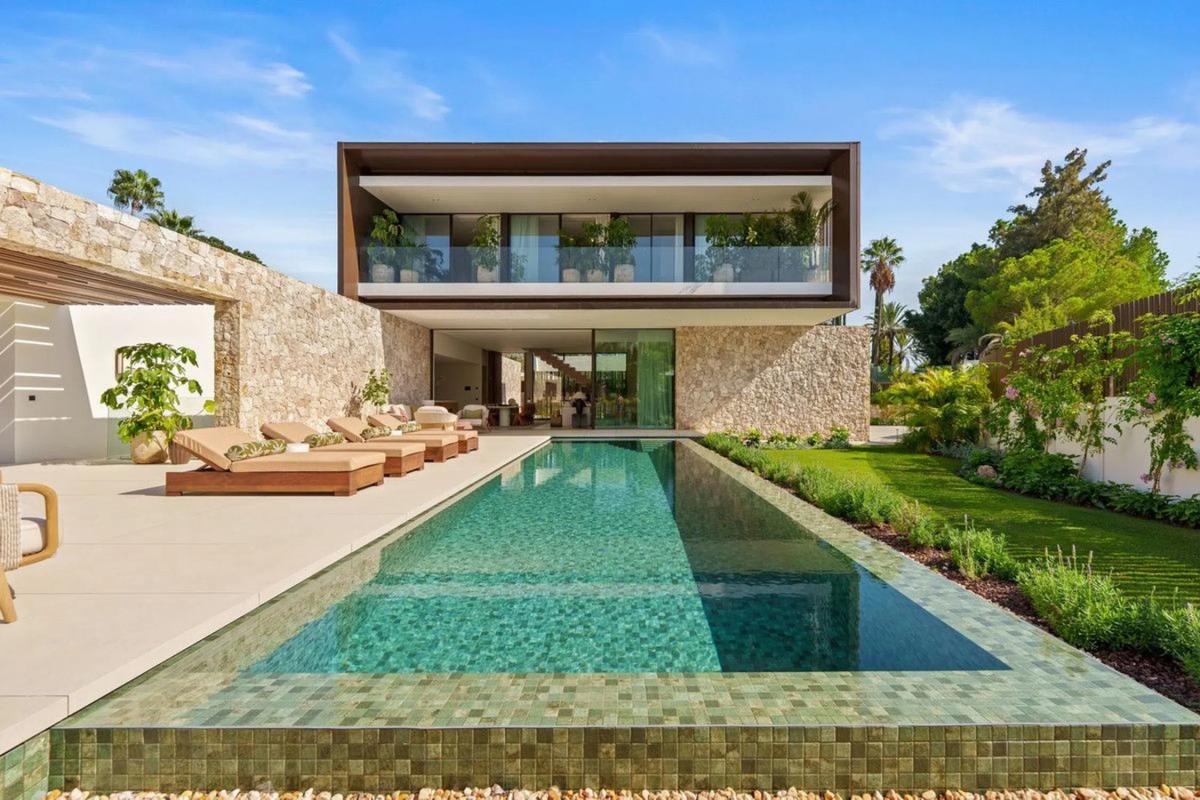 Sale of independent chalet in Bulevar Ashmawi, Marbella
 photo 2
