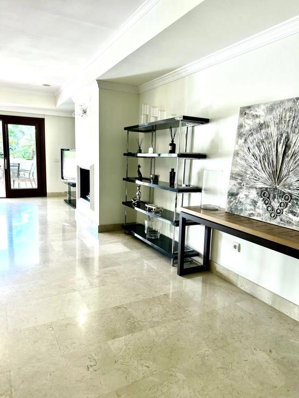 Sale of apartment in Camino de la Cruz, Marbella
 photo 4