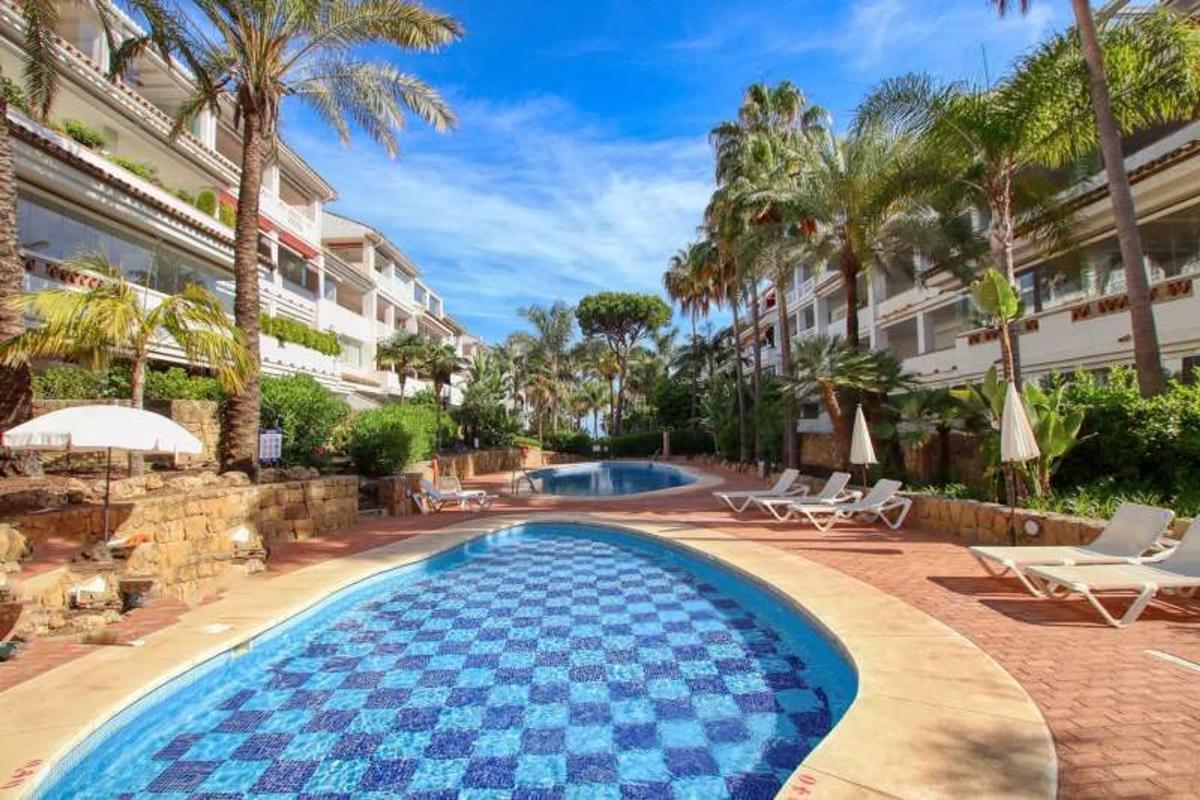 Sale of apartment in Barrio La Carolina-Guadalpín, Marbella
photo 1
