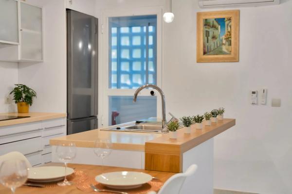 Piso en venta en Avenida Conde Rudi, Marbella
photo 1