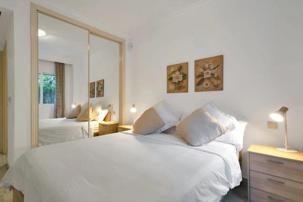 Piso en venta en Avenida Conde Rudi, Marbella
thumbnail 1