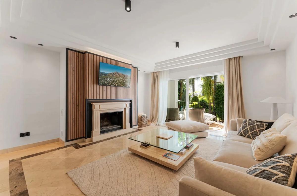 Sale of apartment in Barrio Sierra Blanca, Marbella
 photo 3