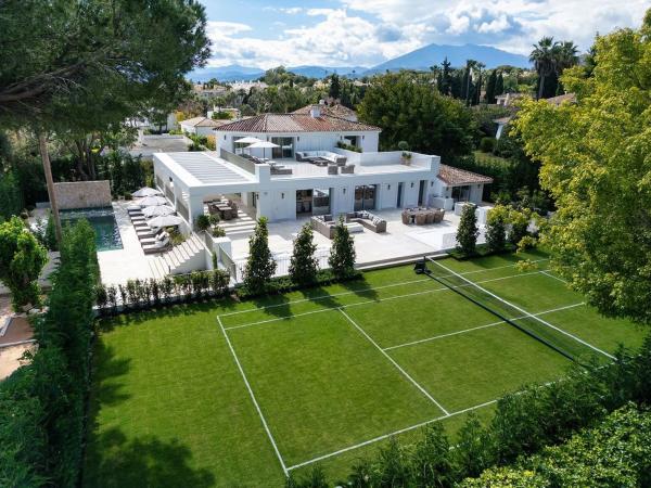Chalet independiente en venta en Av. De Guipuzcoa s/n, Marbella
thumbnail 1