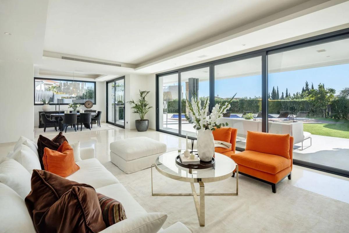Sprzedaż niezależnego domku jednorodzinnego w Altos de Puente Romano s/n, Marbella photo 1